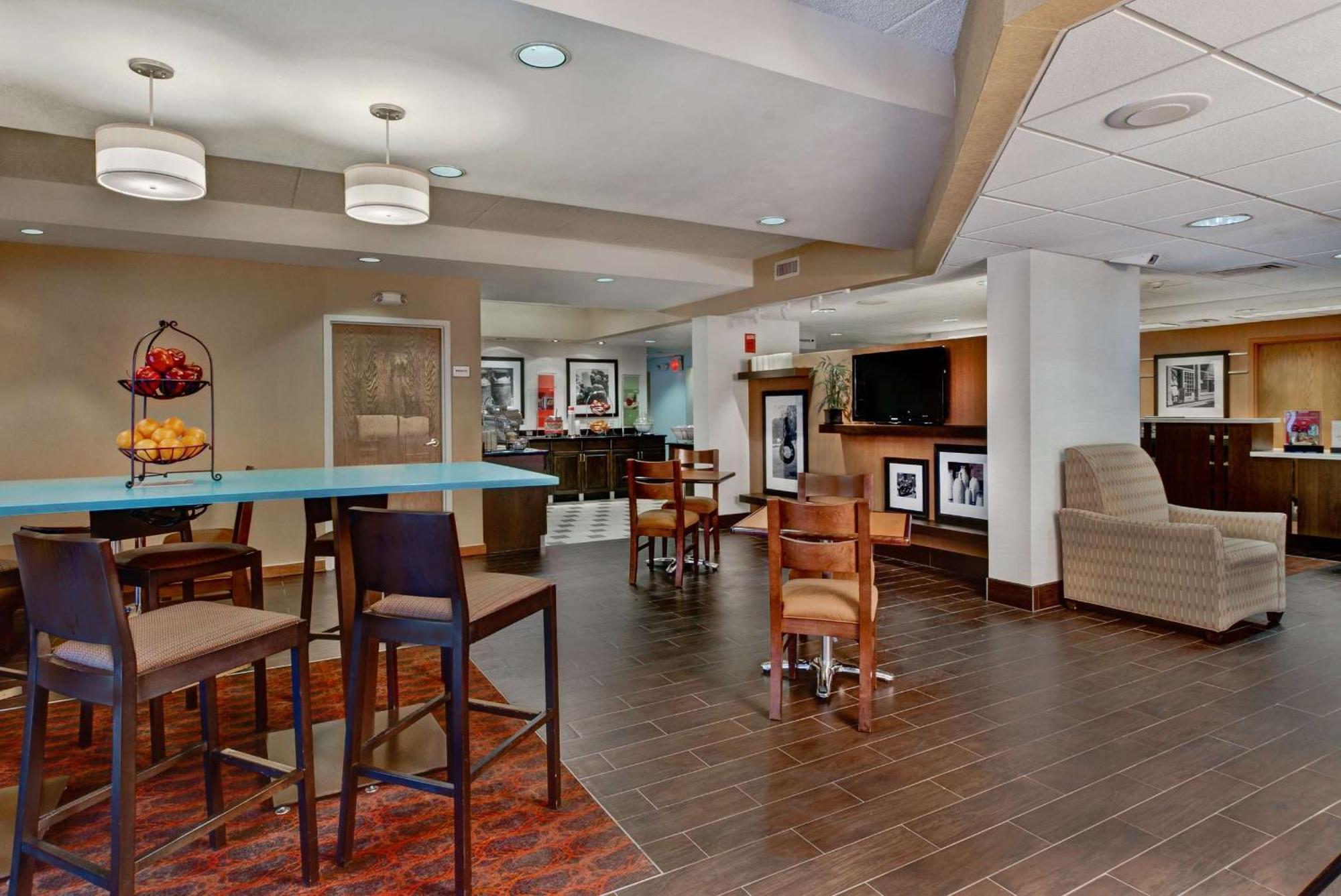 Hampton Inn Milwaukee Northwest Exteriér fotografie