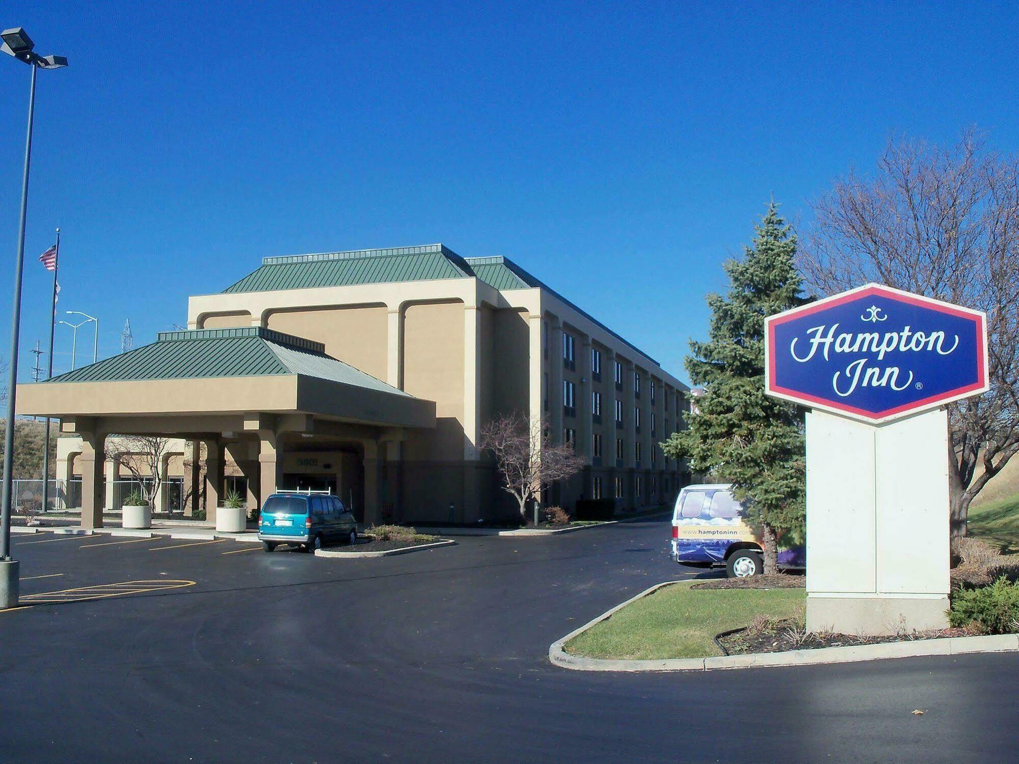 Hampton Inn Milwaukee Northwest Exteriér fotografie